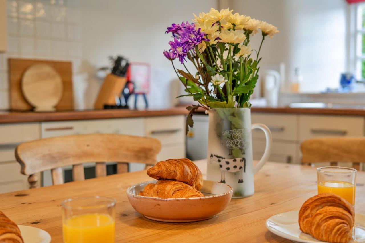 Finest Retreats - Forge Cottage Padstow Bagian luar foto